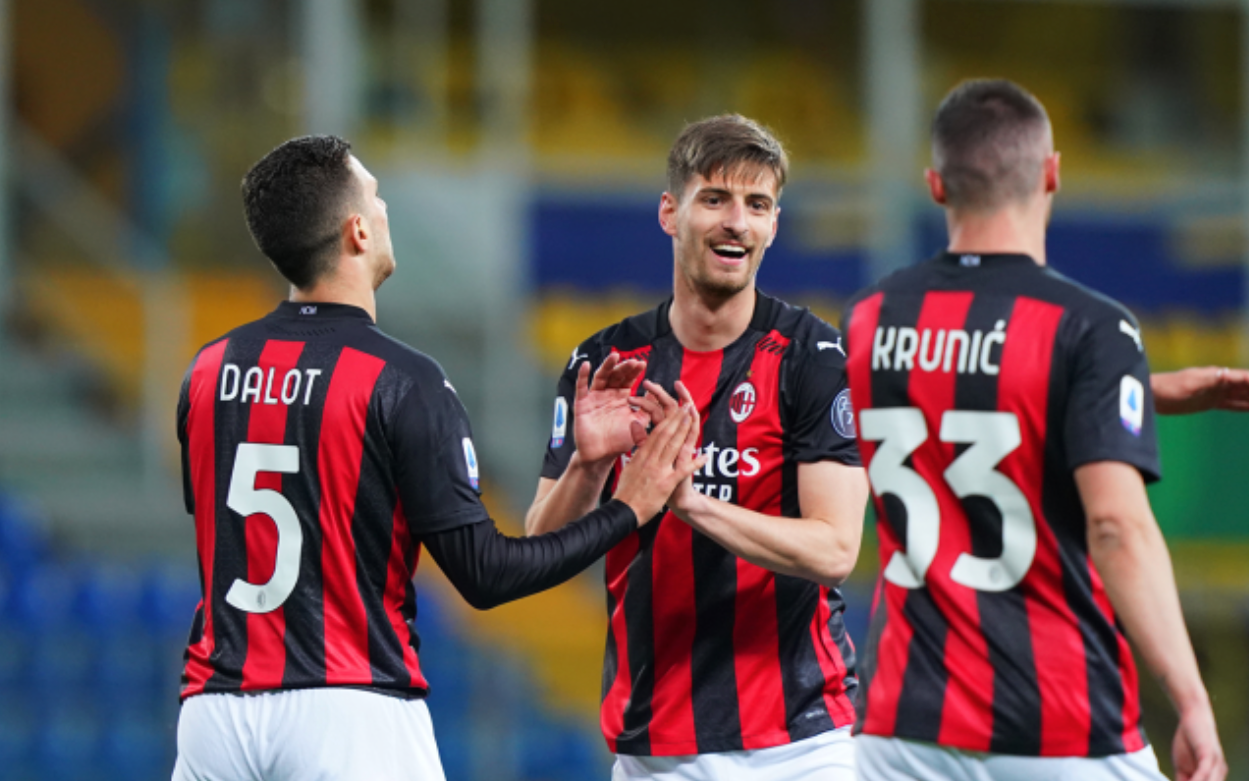 包含关键时刻意甲焦点战，AC米兰防线松动，更衣室稳定，年轻球员得到机会的词条