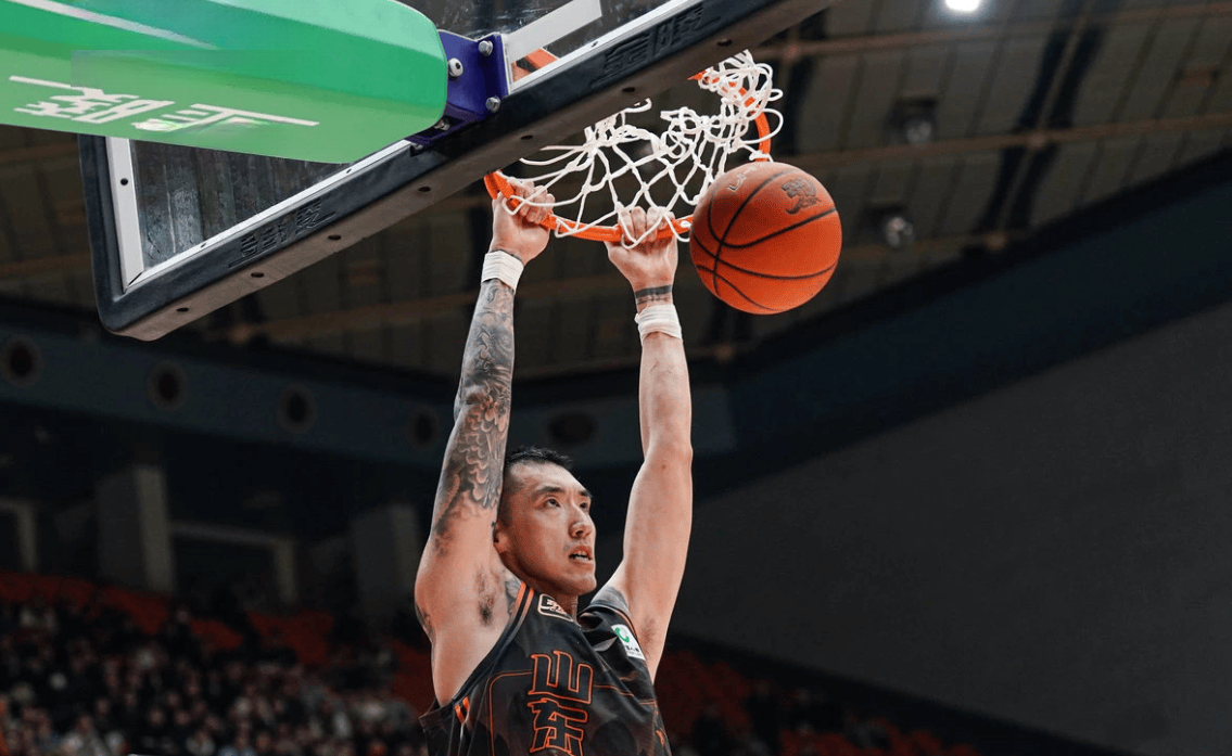 星空体育app下载包含今晨突围战来临，金州勇士围绕CBA季后赛强势反弹，悬念犹存，身体对抗强度拉满的词条