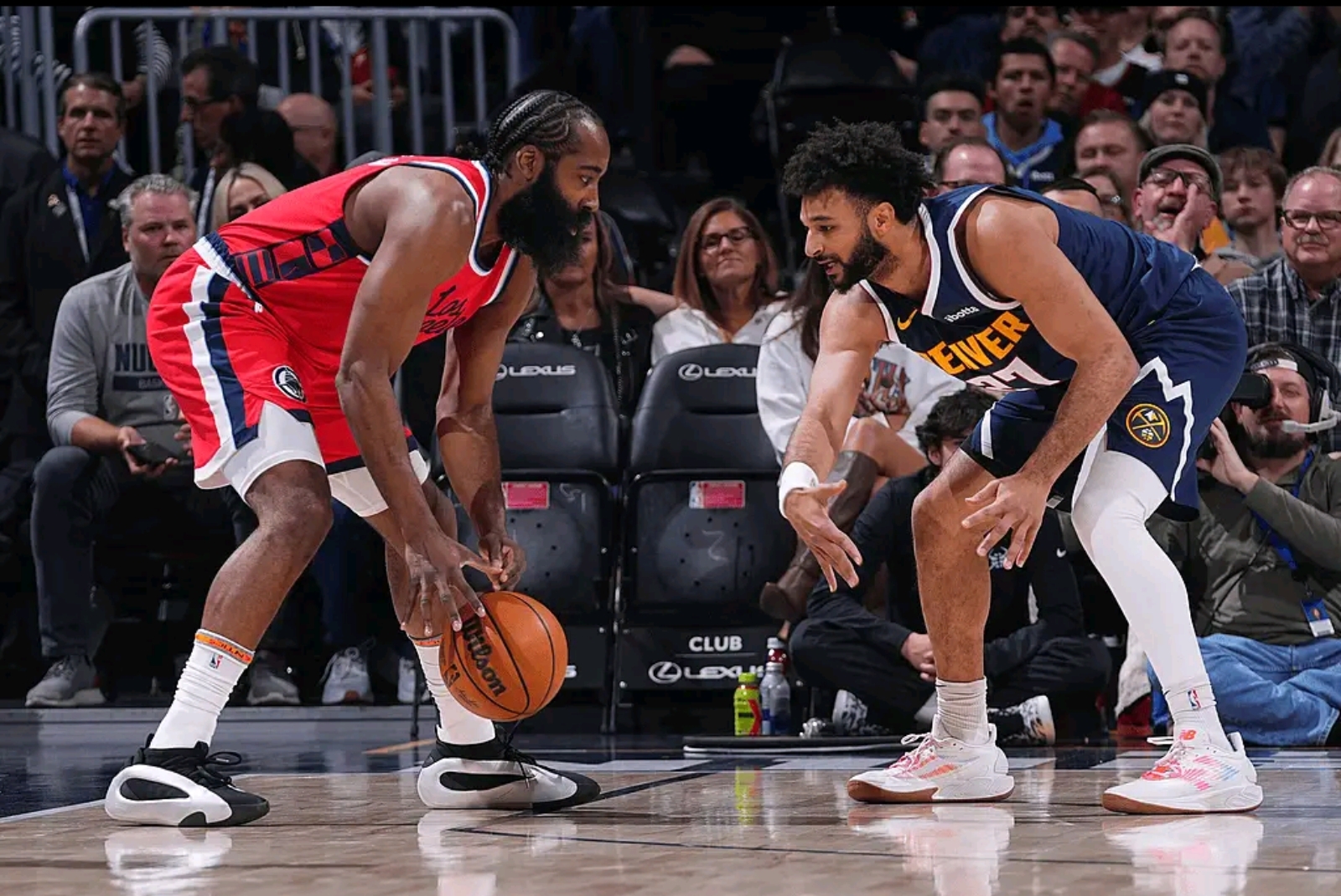 星空体育官方网站赛地聚焦——NBA常规赛今晚热度飙升；洛杉矶快船内部沟通；赛场秩序良好；轮换策略成焦点的简单介绍