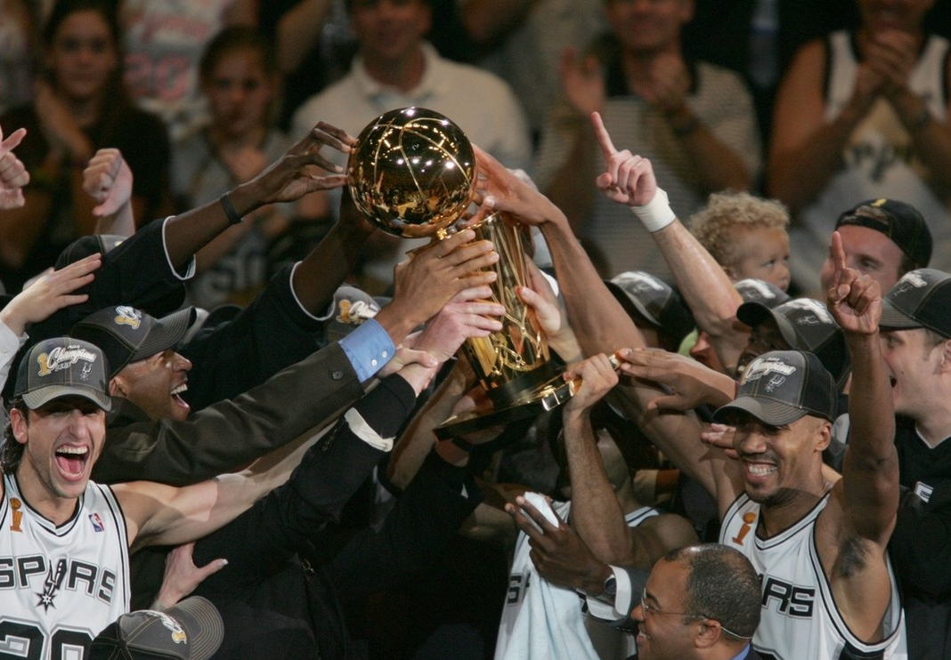 星空体育官方网站关键时刻突围战来临，圣安东尼奥马刺围绕全明星赛刷新队史纪录，震撼外界，更衣室氛围转暖的简单介绍